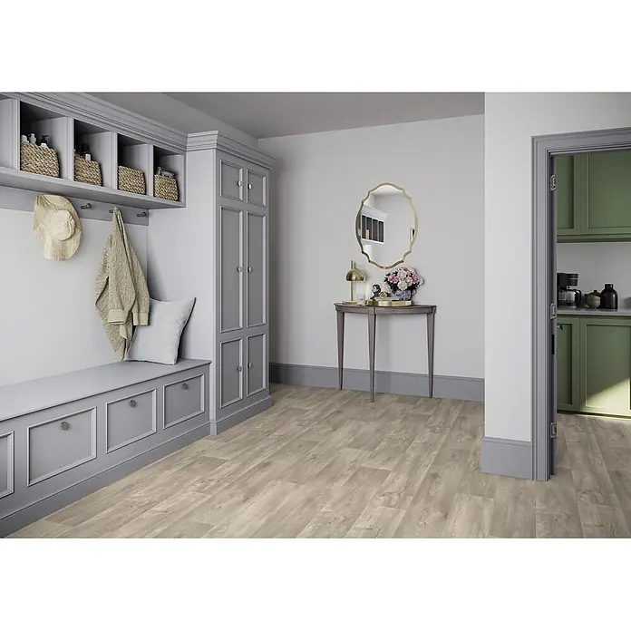 PVC-Boden Meterware Vinylboden 2m Diele Eiche grau antik -  - Heller Holzoptik-Boden in modernem Flur.
