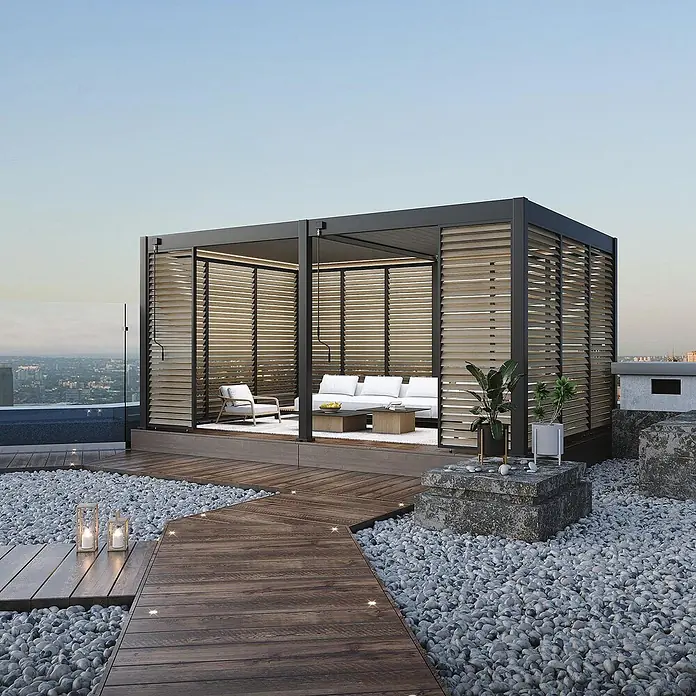 Seitenwand Lamellenwand Paneel für Weide Pergola Drehbar Holzoptik 93 cm -  - Moderne dunkelgraue Pergola mit hellen Lamellenwänden, die einen schattigen Lounge-Bereich auf einer Dachterrasse bietet.