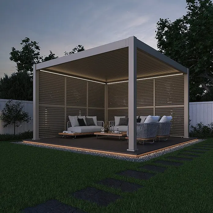 Seitenwand Lamellenwand Paneel für Weide Pergola Drehbar Sand 113 cm -  - Eine moderne graue Pergola mit integrierter Beleuchtung schafft einen gemütlichen Wohnbereich im Freien in der Abenddämmerung.