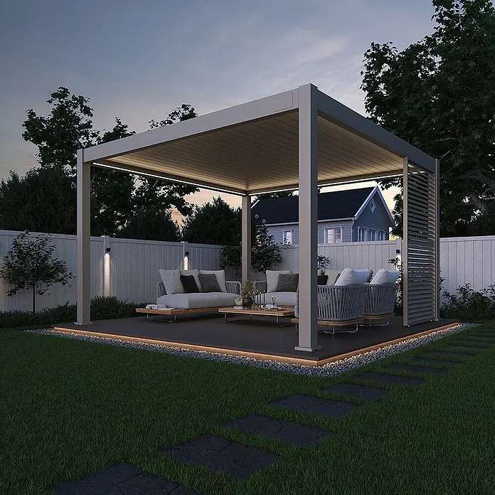 Seitenwand Lamellenwand Paneel für Weide Pergola Drehbar Sand 113 cm -  - Moderne graue Pergola mit Lamellendach und integrierter LED-Beleuchtung, schafft ein einladendes Outdoor-Wohnzimmer bei Dämmerung.