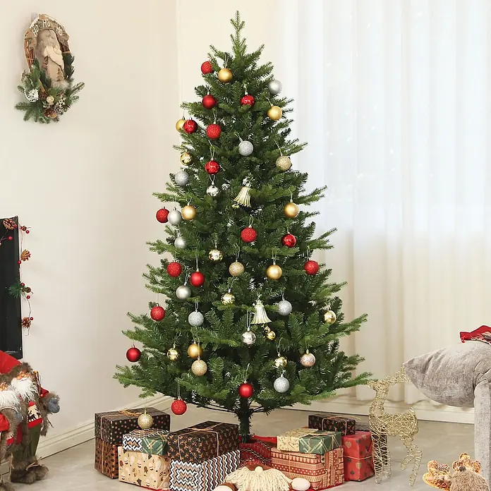 HOMCOM-Weihnachtsbaum-Ø105 x 180H cm-Grün -  - Ein künstlicher Weihnachtsbaum, geschmückt mit roten, goldenen und silbernen Kugeln und Glocken, umgeben von Geschenkpaketen.