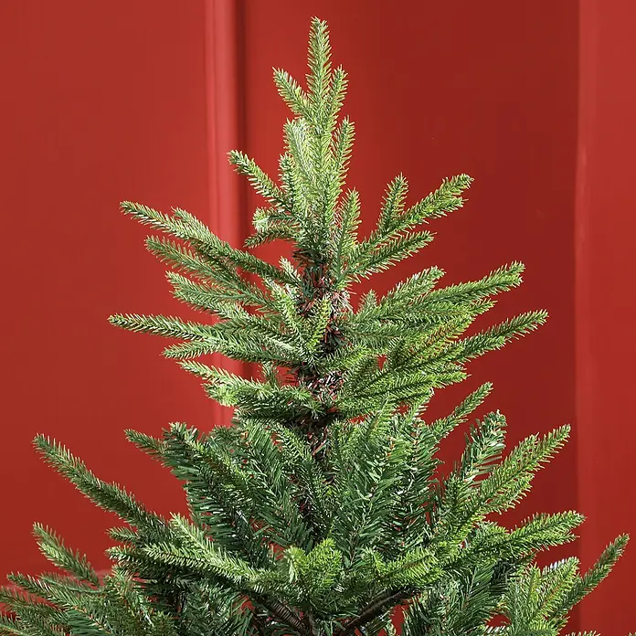 HOMCOM-Weihnachtsbaum-95L x 95B x 150H cm-Grün -  - Grüner künstlicher Weihnachtsbaum mit dichten Nadeln vor einem leuchtend roten Hintergrund.