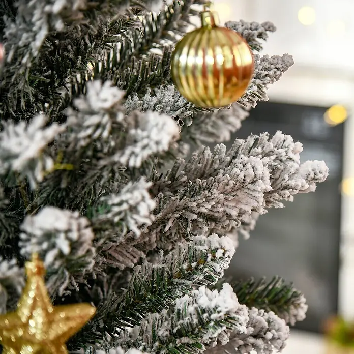 HOMCOM-Weihnachtsbaum-Ø55 x 180H cm-Grün+Weiß -  - Beflockter Weihnachtsbaumzweig, mit einer goldenen geriffelten Kugel und einem Stern geschmückt.