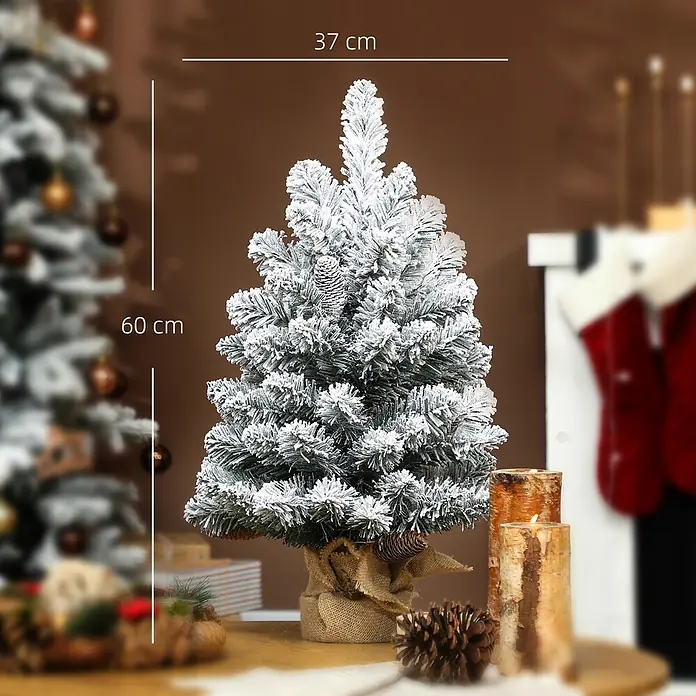 HOMCOM-Weihnachtsbaum-37L x 37B x 60H cm-Grün+Weiß -  - Beflockter künstlicher Weihnachtsbaum, 60 cm hoch, 37 cm breit, mit Tannenzapfen und Jute-Basis, in festlicher Umgebung.