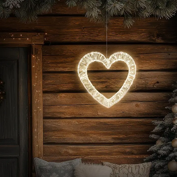 ECD Germany LED Deko Herz Weihnachten Fensterdeko mit Timer -  - Warmweißes Leuchtherz aus Drahtgeflecht, hängend vor einer rustikalen Holzwand, schafft gemütliche Atmosphäre.