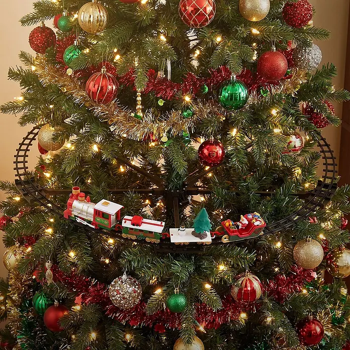 ECD Germany Weihnachtszug für den Weihnachtsbaum, Elektrisch Weihnachtsdeko -  - Festlicher Spielzeug-Weihnachtszug mit roter und weißer Lok, Waggons und Schlitten auf Gleisen um einen geschmückten Weihnachtsbaum.