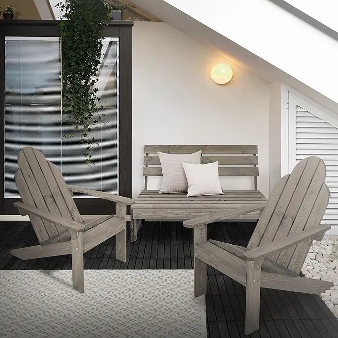 3tlg. Gartenmöbel Set Massivholz Grau 1x Bank mit 2x Stuhl -  - Graue Adirondack-Stühle und eine passende Bank aus Holz mit Kissen auf einer Terrasse.