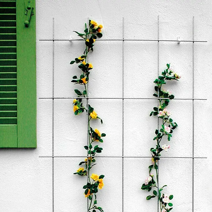 Bellissa Wandspalier - 75 x 150 cm, Materialstärke: 5 mm, Anzahl Streben: 5 Stk., Silber - Dekorative Wand mit Rankgitter und blühenden Kletterpflanzen in Gelb und Weiß, ideal für den Garten oder die Terrasse.