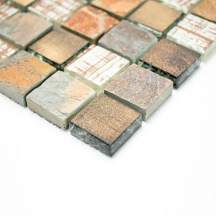Mosaikfliese Quadrat Crystal Mix XCM CB 52 - 32,7 x 30,2 cm, Braun, Matt - Nahaufnahme von Mosaikfliesen in verschiedenen Farben und Texturen.