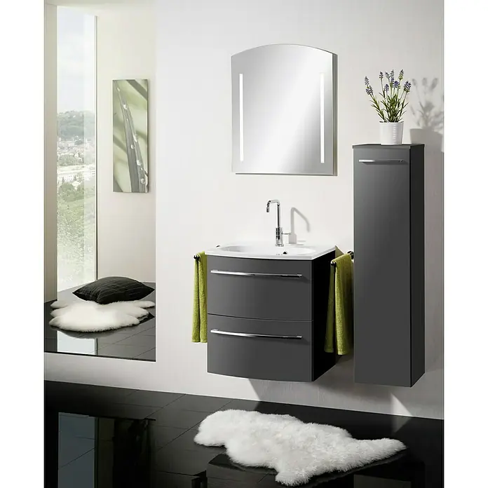 Camargue Swing Waschtischunterschrank - 59,2 x 44,1 x 63 cm, Grafit - Ein modernes Badezimmer-Ensemble mit einem grauen Waschtisch mit Unterschrank, einem Spiegelschrank und einem Hochschrank für zusätzlichen Stauraum.