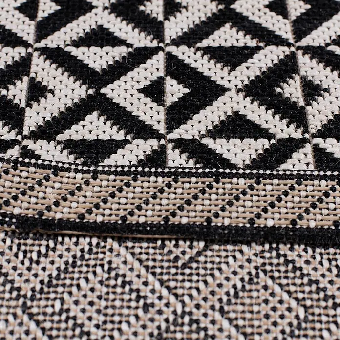 Dekoria Teppich Modern Geometric black/beige 120x170cm -  - Nahaufnahme eines gewebten Textils mit schwarz-beigem Geometriemuster und gepunkteter Bordüre.