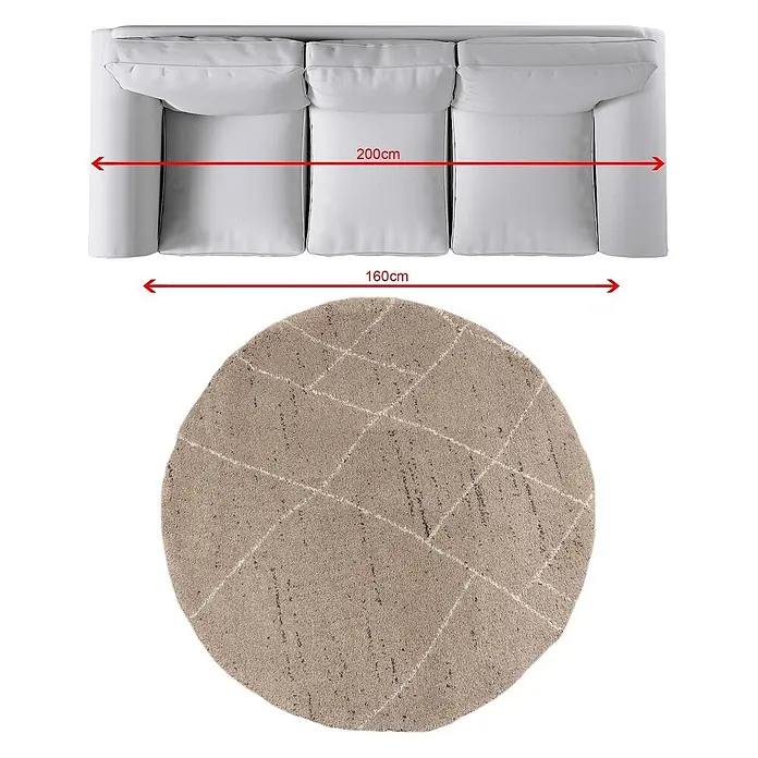 Dekoria Teppich Royal Nomadic Living 160cm -  - Helles graues 3-Sitzer Sofa (200cm breit) und runder beiger Teppich (160cm Durchmesser) mit geometrischem Muster.