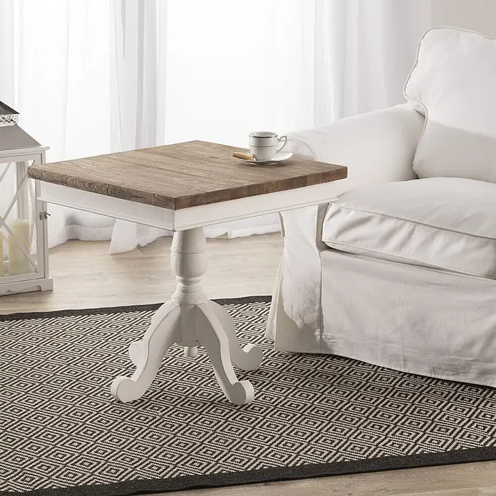 Dekoria Teppich Modern Geometric 160x230cm -  - Quadratischer Beistelltisch mit rustikaler Holzplatte und weißem, patiniertem Sockelfuß, neben einem weißen Sofa.