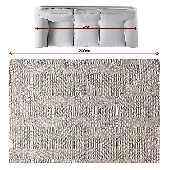 Dekoria Teppich Breeze beige/raw/blue 200x290cm -  - Aufsicht auf hellgraues Sofa (290cm breit, 200cm Sitzbreite) und beigen Teppich mit grauem Rautenmuster.