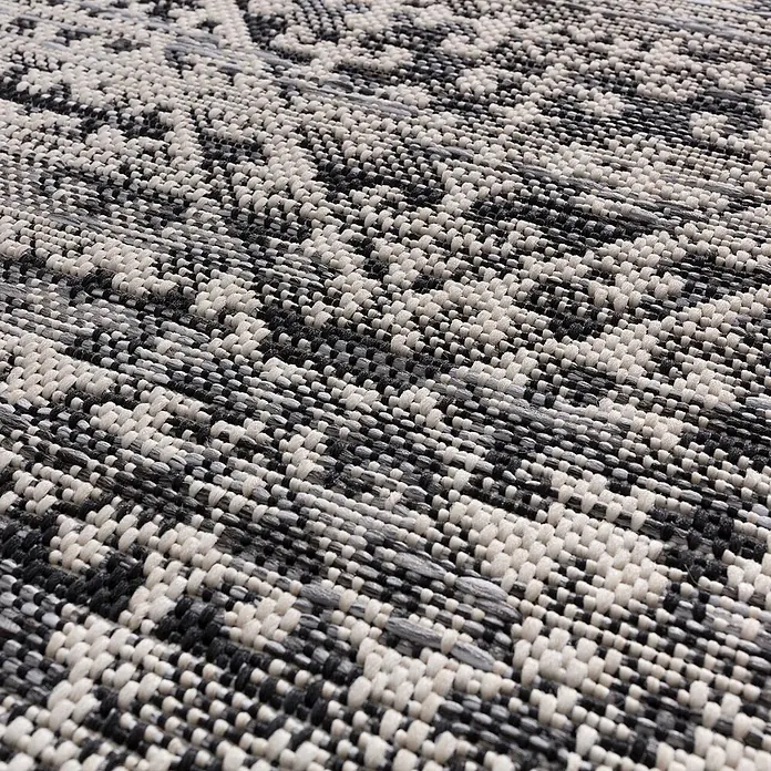 Dekoria Teppich Breeze beige/charcoal grey 120x170cm -  - Nahaufnahme eines schwarz-weiß-grauen Webteppichs mit abstraktem Geometermuster.