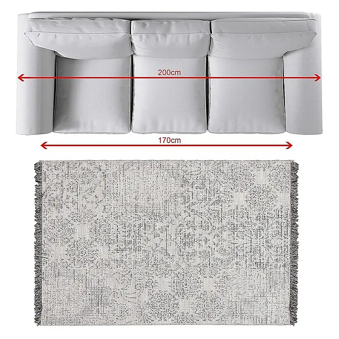 Dekoria Teppich Twed grey 120x170cm -  - Hellgraues Stoffsofa (200cm Gesamtbreite, 170cm Sitzbreite) über einem gemusterten grauen Teppich (170cm breit).