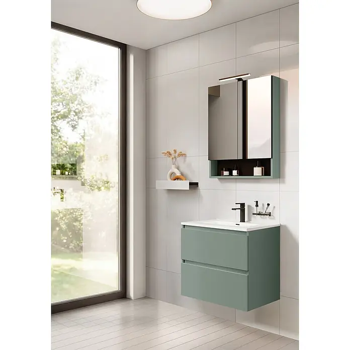 Riva Moon Einbauwaschbecken - 80 x 46 cm, Hahnloch: Mitte, Mit Überlauf, Weiß - Modernes Badezimmer mit schwebendem Waschtisch in Salbeigrün, weißem Waschbecken und Spiegelschrank mit Lichtleiste.