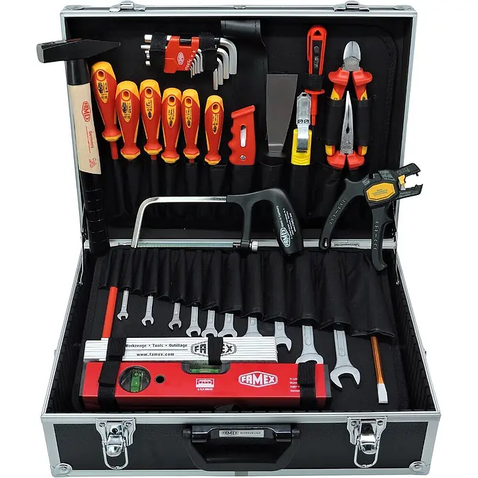 FAMEX 789-10 Werkzeugkoffer für Elektriker 31-tlg. -  - FAMEX Werkzeugkoffer (Schwarz/Alu), gefüllt mit Handwerkzeugen: Schraubendreher, Schlüssel, Hammer, Säge, Wasserwaage, Zangen.