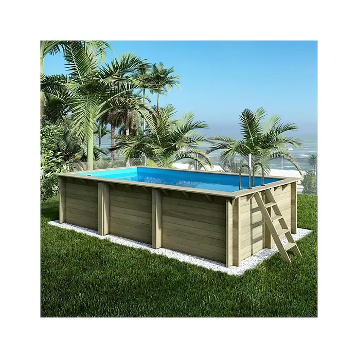 Holzpool AQUA 6.1 x 2.85 - H.1.31 m, hellblau, verschraubt -  - Holz-Aufstellpool mit Leiter, in einem Rasengarten mit weißen Kieselsteinen.