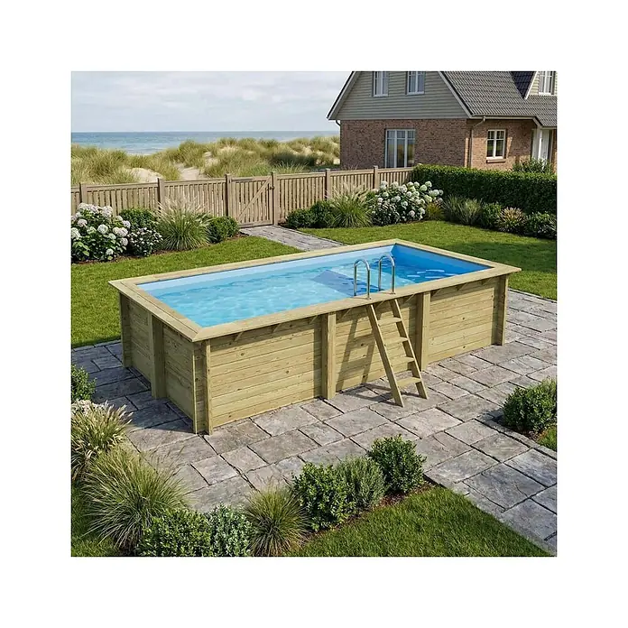 Holzpool AQUA 6.1 x 2.85 - H.1.31 m, Liegefläche, hellblau, verschraubt -  - Ein rechteckiger Aufstellpool aus Holz mit Leiter, gefüllt mit blauem Wasser, in einem grünen Garten.