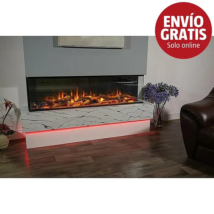 Charlton & Jenrick Chimenea eléctrica i1500E - Negro, 1.500 W, L x An x Al: 30 x 153 x 56 cm - Chimenea eléctrica moderna con base de efecto mármol y luz de acento roja, en una sala de estar con un sillón marrón.