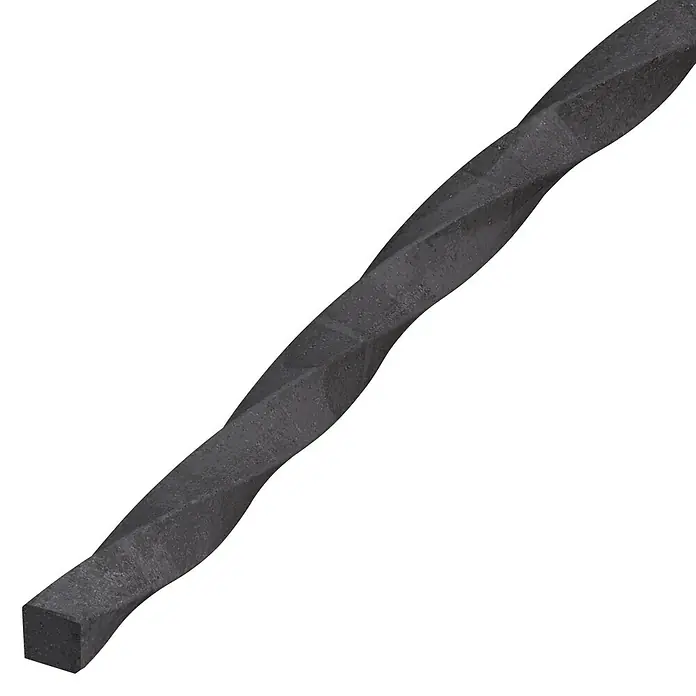 Kantoflex Vierkantstange1.000 x 12 x 12 mm, Stahl, Stahlgrau, Gewunden - Nahaufnahme eines gedrehten, kantigen Metallstabs. Das Objekt ist dunkelgrau mit einer rauen Textur und einem quadratischen Querschnitt.