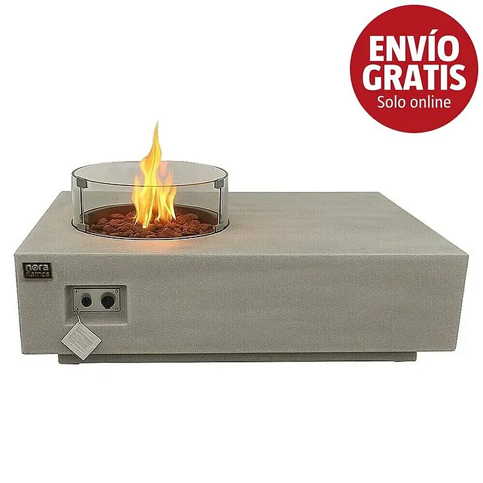 Nora Flames Estufa de exterior Yasur - 16 kW, L x An x Al: 142 x 81 x 40 cm, Gris - Mesa fogón rectangular de aspecto hormigón con cortavientos de cristal redondo, llamas encendidas y rocas decorativas. Acabado gris claro.
