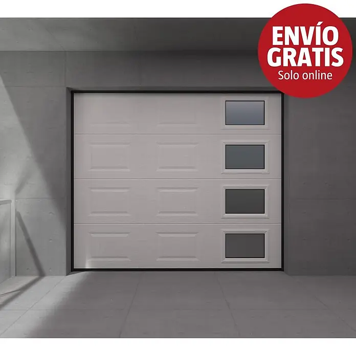 Solid Elements Puerta de garaje seccional PRO - 250 x 212,5 cm, Blanco, Cuarterón 4 ventanas vertical - Puerta de garaje seccional gris claro con cuatro ventanas rectangulares, instalada en un entorno de hormigón.