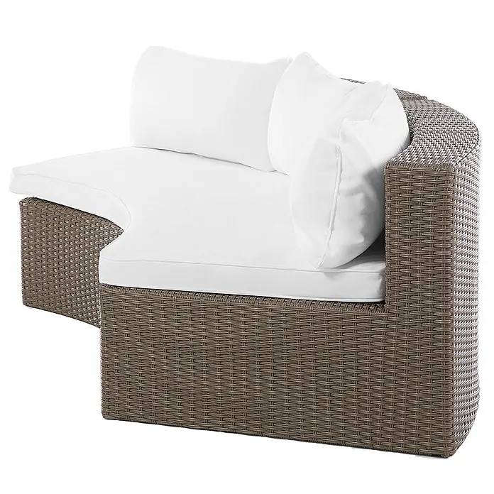 6-tlg Lounge Set SEVERO in Braun/Weiß -  - Gekrümmtes braunes Korbmöbel-Gartensitzteil mit weißen Kissen.