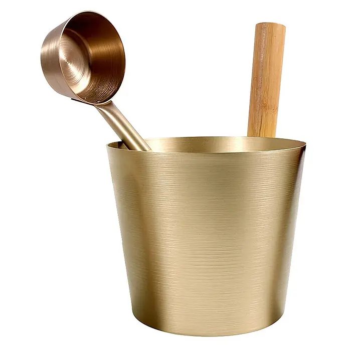 Home Deluxe Sauna-Zubehör THERA Gold -  - Eimer und Schöpfkelle aus gebürstetem messingfarbenem Metall mit Holzstab, ideal für traditionelle Saunarituale.