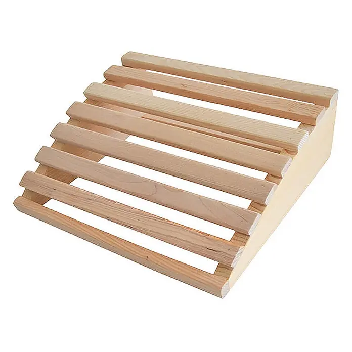 Home Deluxe Sauna-Zubehör RAJA -  - Geriffelte Holzfußstütze mit schräger, ergonomischer Form für Komfort.