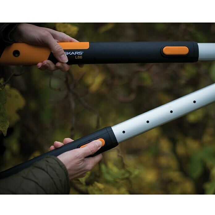 Fiskars Smartfit Teleskop-Heckenschere HS86Verstellbar: 68 - 93 cm, Antihaftbeschichtet Use Shot