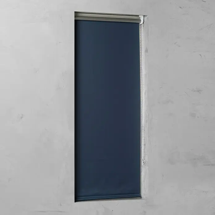 Rollo Basic - B x H: 100 x 175 cm, Blau, Uni, Verdunkelnd - Elegante dunkelblaue Rollos für ein modernes Zuhause. Sorgt für Privatsphäre und Dunkelheit im Raum und ist einfach zu bedienen.