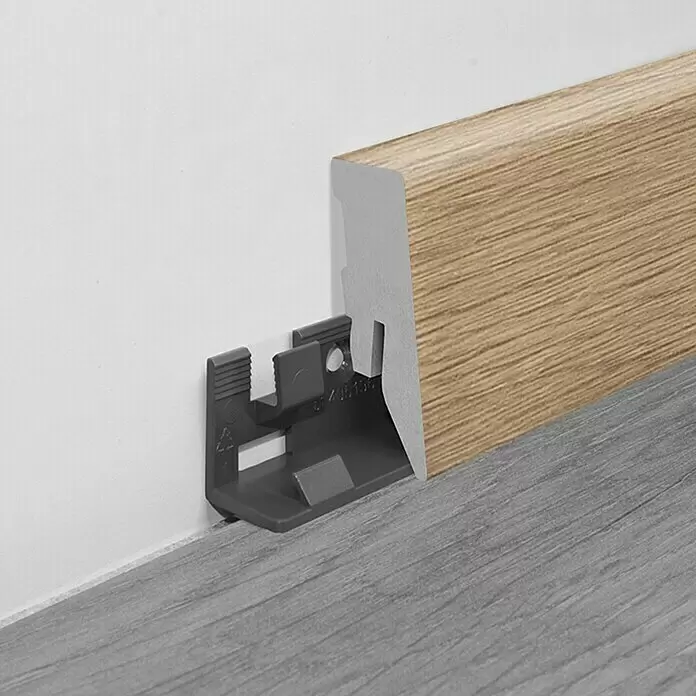 LOGOCLIC Sockelleiste Riverside - 260 cm x 18 mm x 50 mm, MDF - Detailaufnahme