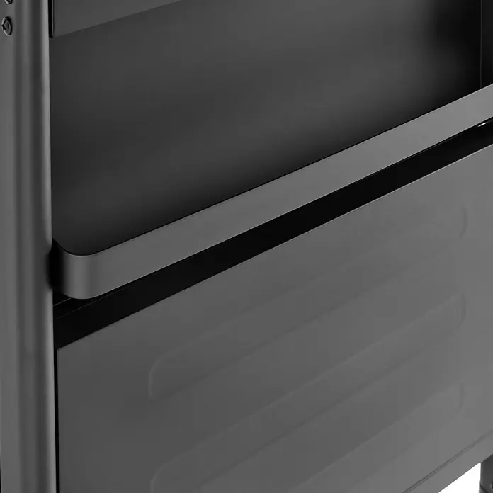 TAINO COMPACT 3+0 Gasgrill Platzsparend Schwarz -  - Nahaufnahme eines mattschwarzen Metallregals mit abgerundeten Kanten, Teil einer modularen Einheit.