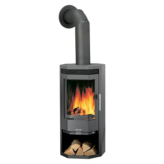 Justus Kaminofen Usedom 5 D - 5,5 kW, Raumheizvermögen: 88 m³, Material Verkleidung: Stahl, Gussgrau - Ein Justus Kaminofen mit Holzfach und sichtbarem Feuerraum, ideal für gemütliche Wärme.