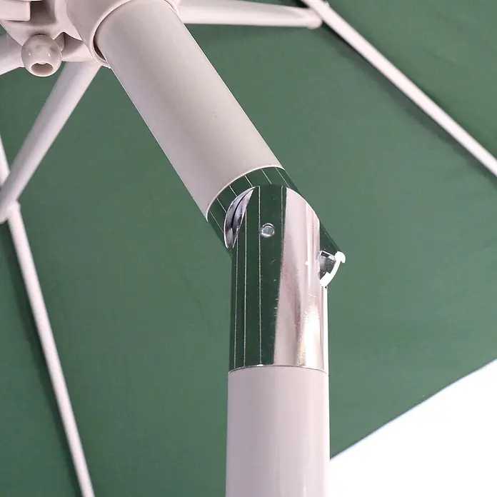 Mendler Sonnenschirm N19 Polyester/Alu Ø 3m - grün -  - Weißer Sonnenschirmpfahl mit silbernem Kippmechanismus und Schirmstreben, von unten gesehen.
