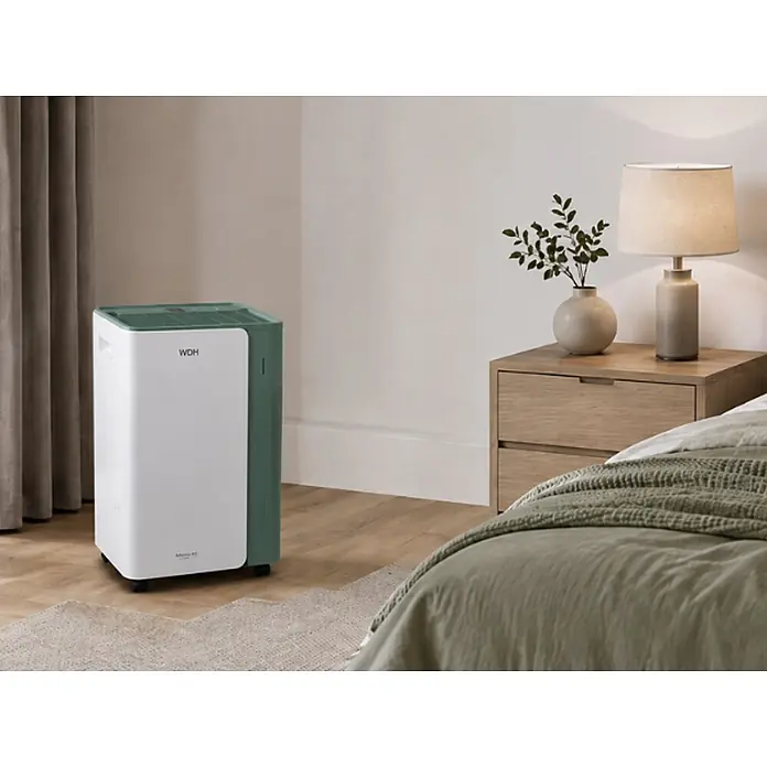 WDH Luftentfeuchter WDH-118LEW - für 40m² - 20 Liter/Tag -  - Weiß-grüner WDH Luftentfeuchter in einem modernen Schlafzimmer.