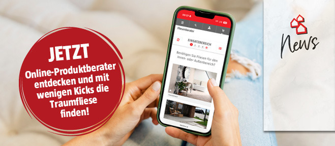 Fraus sieht sich am Handy den Fliesenberater an