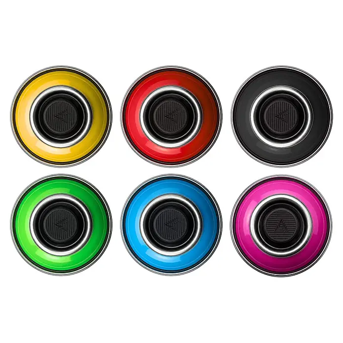 SPARK Pocket Sprühfarbe 200ml 6er Set Gelb Rot Grün Blau Magenta Schwarz -  - Sechs bunte Sprühfarb-Dosenköpfe: gelb, rot, schwarz, grün, blau und pink, jeweils mit silbernem Rand und schwarzer Düse.