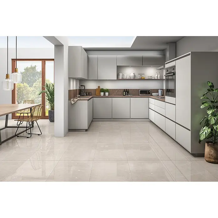 Palazzo Feinsteinzeugfliese Grande Select - 60 x 120 cm, Taupe, Glänzend - Polierte, hellbeige Bodenfliesen mit Marmoreffekt in einer modernen Küche und Essbereich.