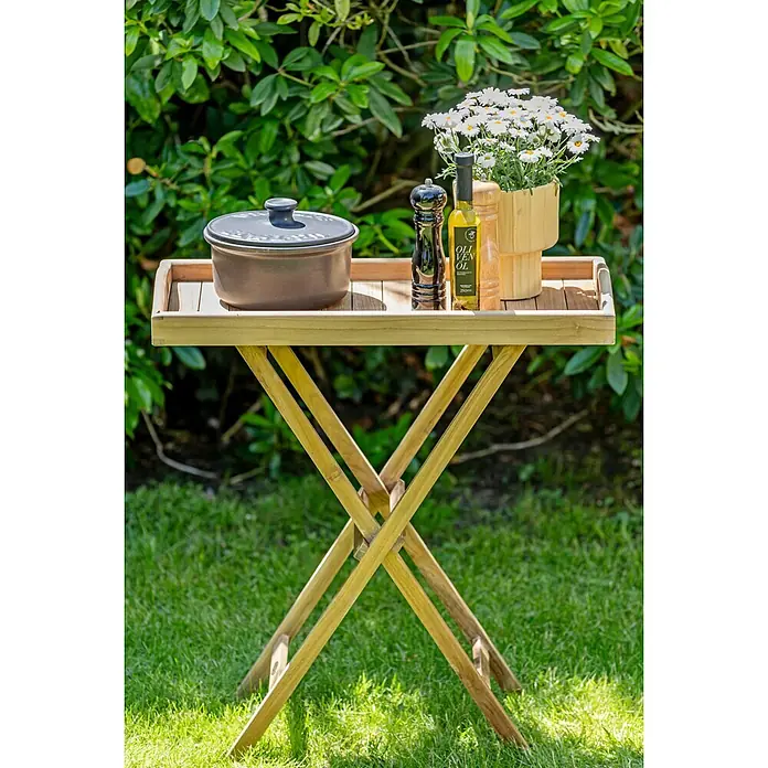 Teak Beistelltisch Serviertisch 70 x 35 cm mit abnehmbarem Tablett klappbar -  - Holzklapptisch mit X-Beinen und abnehmbarem Tablett, mit Topf, Olivenöl und Blumen.