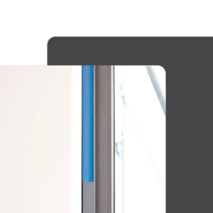 Dalsys Gewebeband 25m x 3,8cm Abdeckband Transparent für Innen und Außen -  - Detaillierte Ansicht eines Fenster- oder Türrahmens mit blauem Schutzfilm.