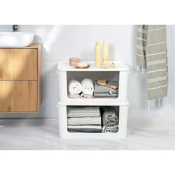 SmartStore Aufbewahrungsbox Module - L x B x H: 39,5 x 59,5 x 30 cm, Kunststoff, 55 l, Weiß - Weißes modulares Ablagefach mit zwei offenen Fächern, das gefaltete Handtücher und Badaccessoires aufbewahrt.