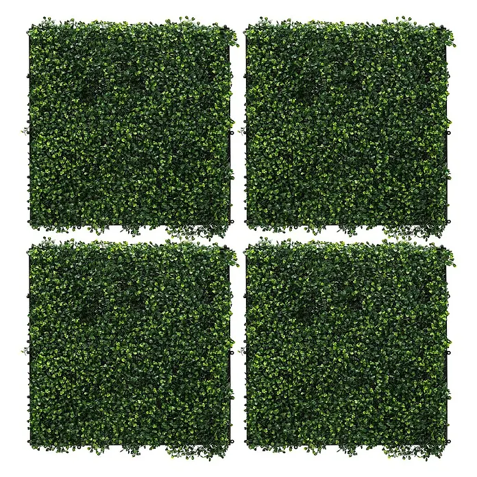 Künstliche Pflanzenwand Kunstpflanzen Wand Innen Aussen Classic Buxus -  - Vier grüne Kunstheckenpaneele mit dichtem Blattwerk und ineinandergreifenden Kanten.