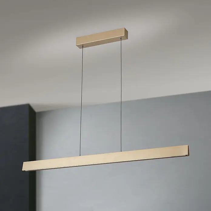 Orion Leuchten Pendelleuchte Tara Gold -  - Goldfarbene lineare Pendelleuchte hängt von der Decke in einem modernen Raum.