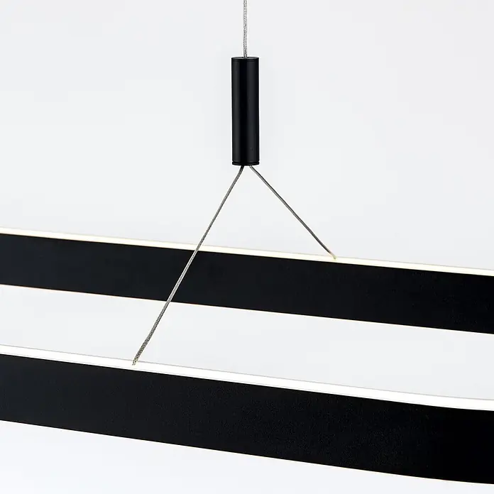 Orion Leuchten Pendelleuchte Lift Schwarz -  - Moderne schwarze Pendelleuchte mit zwei parallelen beleuchteten Streifen, an dünnen Silberkabeln von einem schwarzen Zylinder hängend.