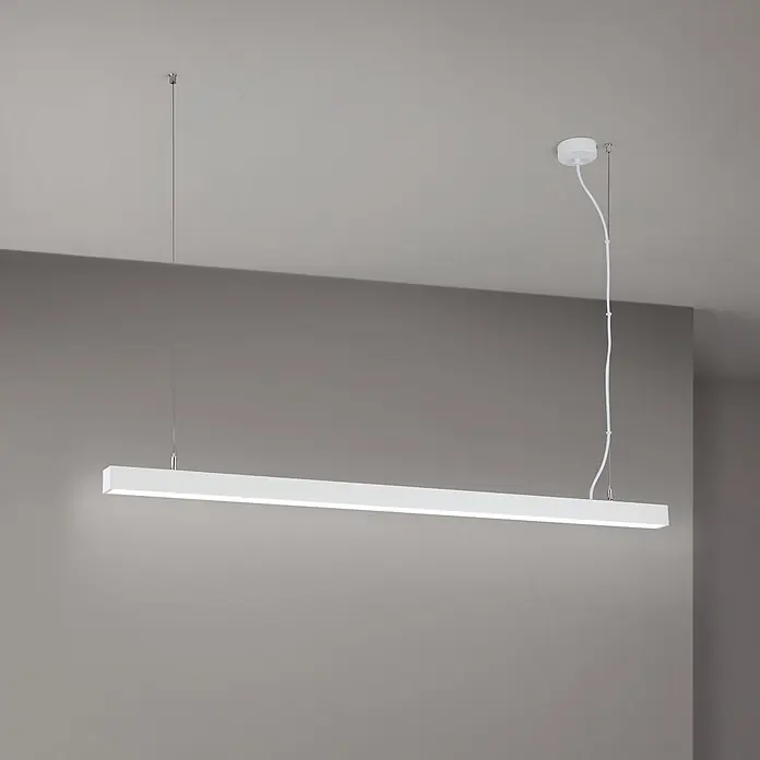 Orion Leuchten Pendelleuchte Balken Weiß Mehrfarbig 35 W -  - Weiße lineare LED-Pendelleuchte, beleuchtet, von der Decke hängend.