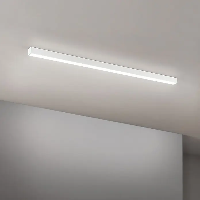 Orion Leuchten Pendelleuchte Balken Weiß Mehrfarbig 35 W -  - Weiße, lineare LED-Deckenleuchte, die helles Licht ausstrahlt und bündig an der Decke montiert ist.