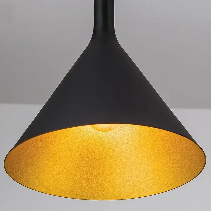 Orion Leuchten Pendelleuchte Gunda Ø 25 cm -  - Schwarze konische Pendelleuchte mit goldener Innenseite, beleuchtet von einer warmen Glühbirne.